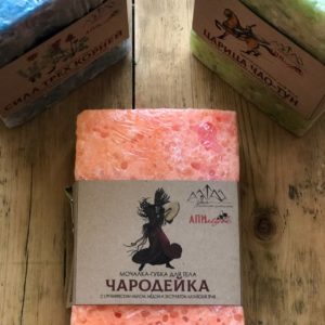 Двухслойная губка-мочалка с органическим мылом с медом и травами